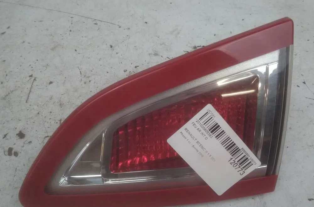 Feu arrière intérieur droit RENAULT SCENIC III  1.5 DCI 105ch occasion