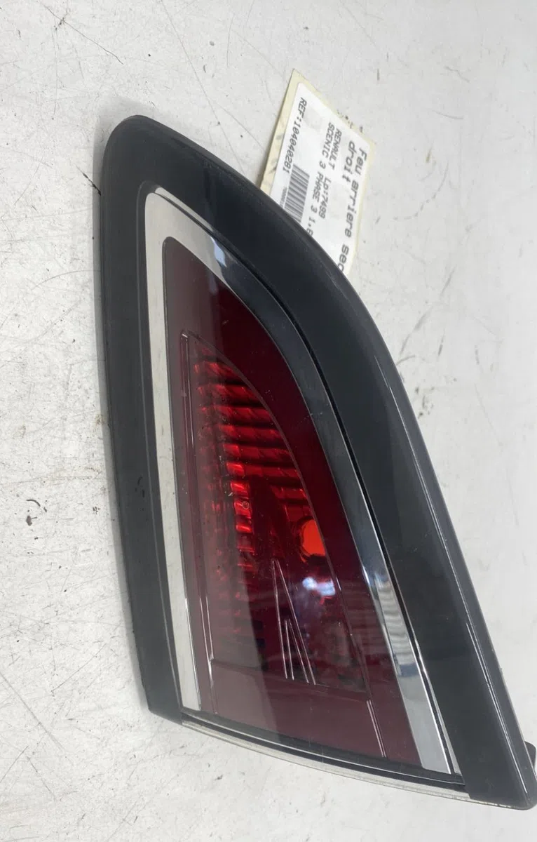 Feu arrière intérieur droit Renault SCÉNIC III (JZ0-1_) 1.6 dci (jz00, jz12) (2011) 5 portes occasion