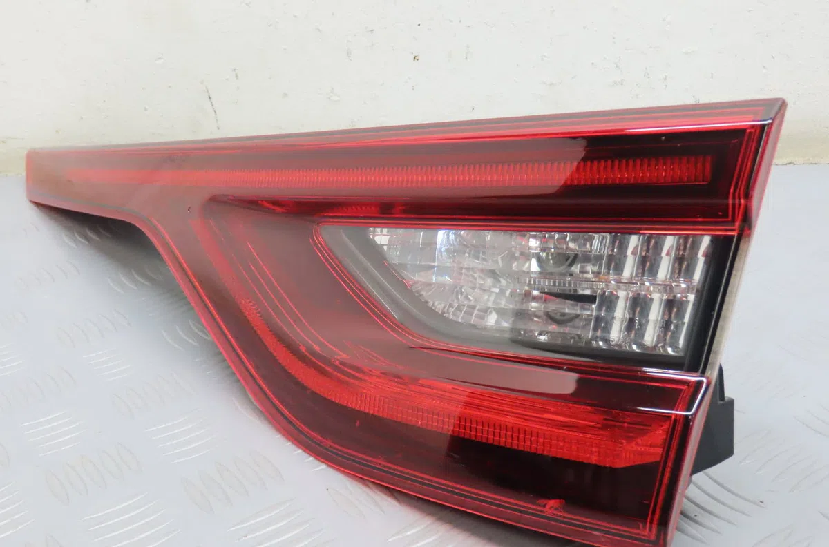 Feu arrière intérieur droit Renault TALISMAN Grandtour (KP_) 1.6 dci 160 (2016) occasion