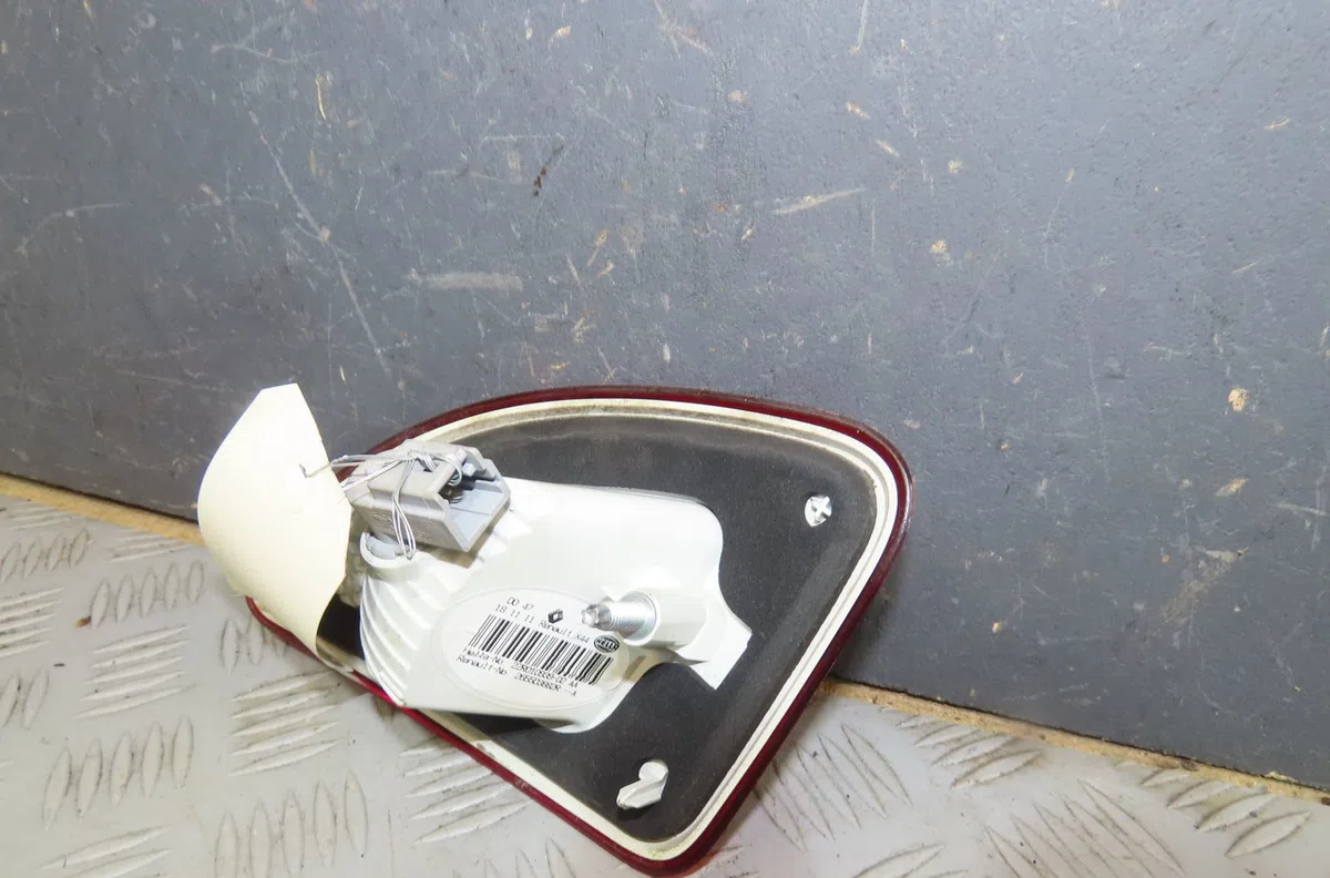 Feu arrière intérieur droit Renault TWINGO II (CN0_) 1.2 16v (cn04, cn0a, cn0b) (2007-2014) 3 portes occasion