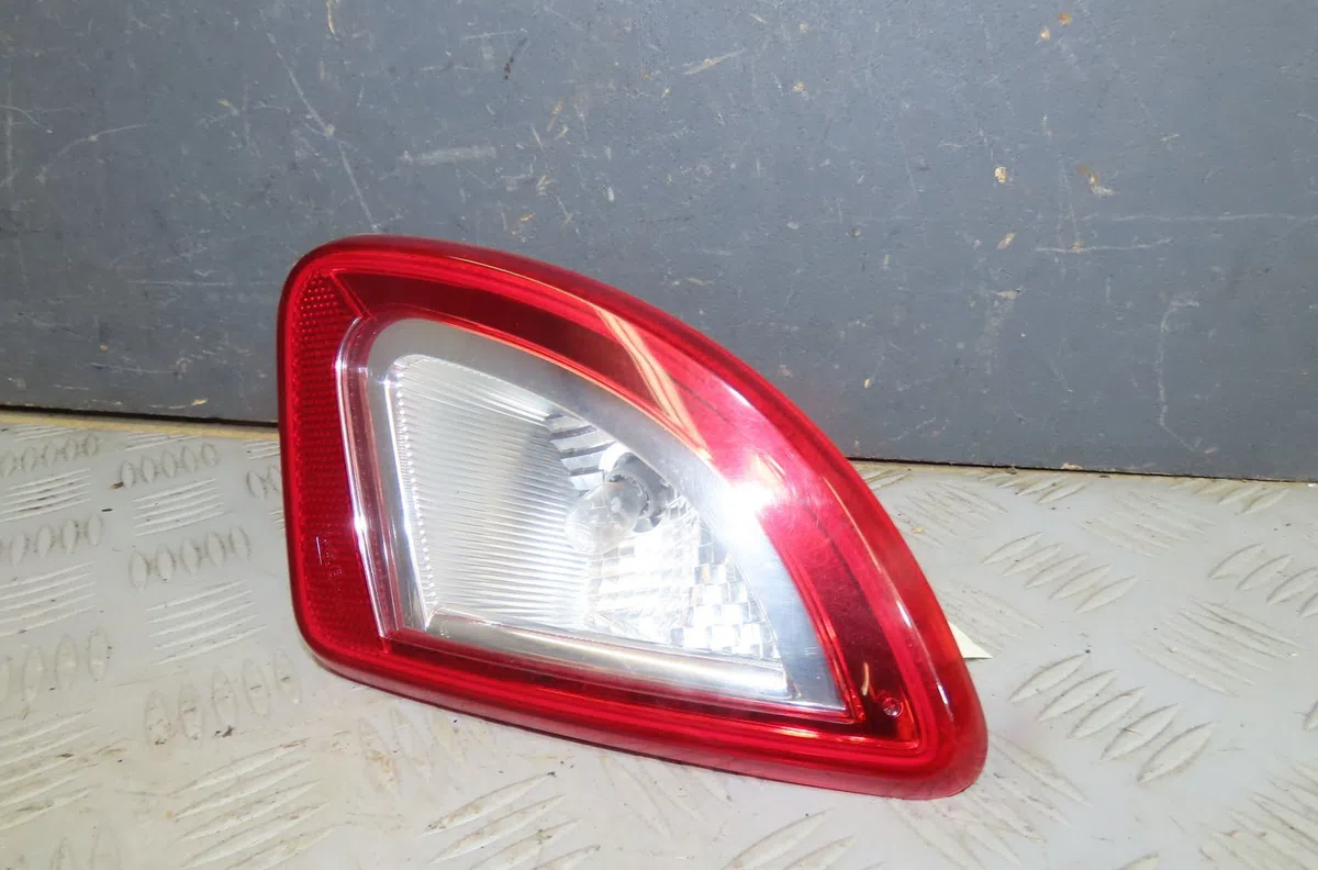 Feu arrière intérieur droit Renault TWINGO II (CN0_) 1.2 16v (cn04, cn0a, cn0b) (2007-2014) 3 portes occasion