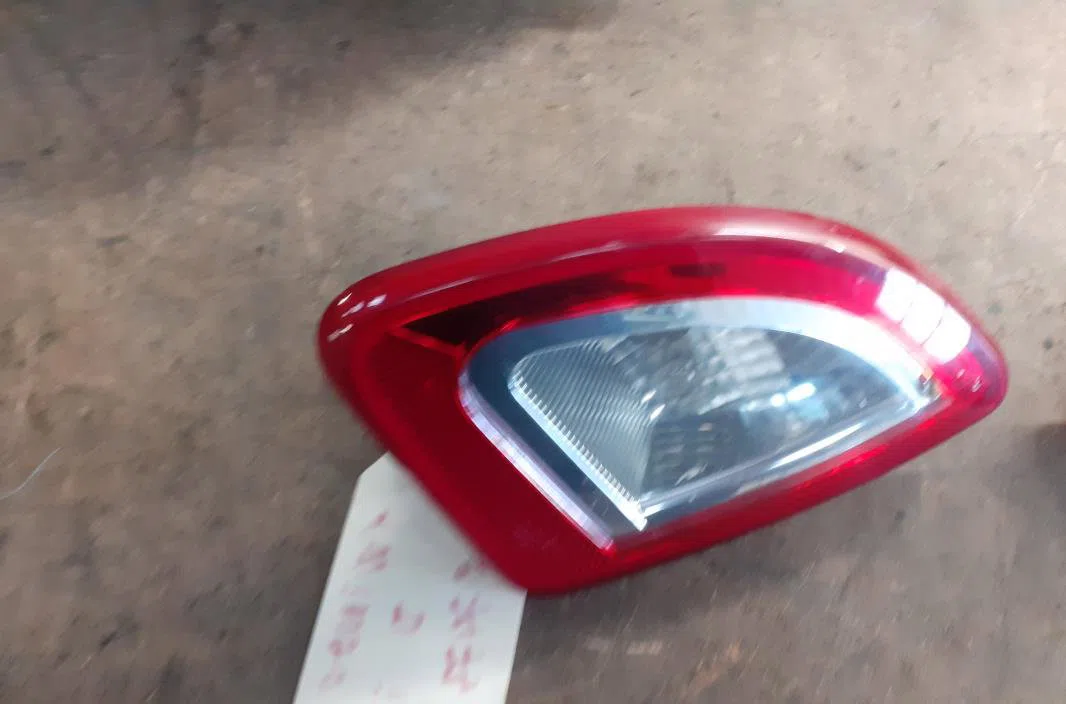 Feu arrière intérieur droit Renault TWINGO II (CN0_) 1.5 dci 75 (2010) 3 portes occasion