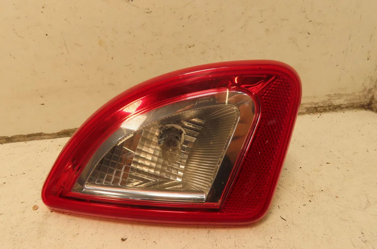 Feu arrière intérieur droit Renault TWINGO II (CN0_) 1.5 dci 90 (2010) occasion