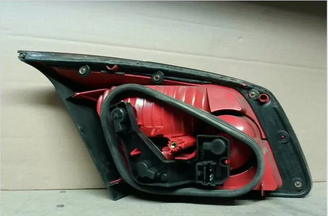 Feu arrière intérieur droit Renault VEL SATIS (BJ0_) 2.2 dci (bj0e, bj0f) (2002-2009) 5 portes occasion