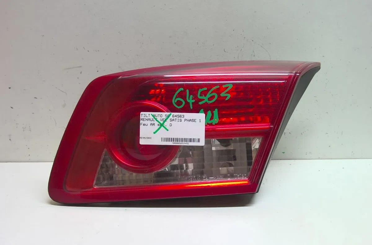 Feu arrière intérieur droit Renault VEL SATIS (BJ0_) 2.2 dci (bj0e, bj0f) (2002-2009) 5 portes occasion