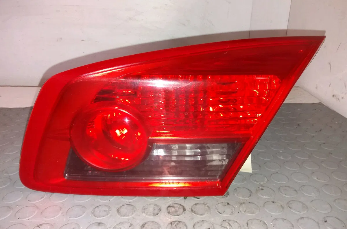 Feu arrière intérieur droit Renault VEL SATIS (BJ0_) 2.2 dci (bj0m) (2004) occasion