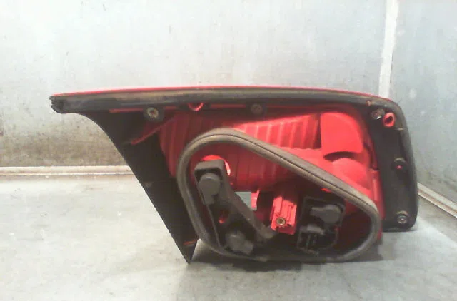 Feu arrière intérieur droit Renault VEL SATIS (BJ0_) 3.5 v6 (bj0r, bj0v, bj0u) (2002) occasion