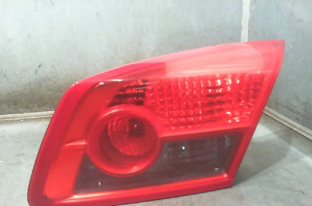 Feu arrière intérieur droit Renault VEL SATIS (BJ0_) 3.5 v6 (bj0r, bj0v, bj0u) (2002) occasion