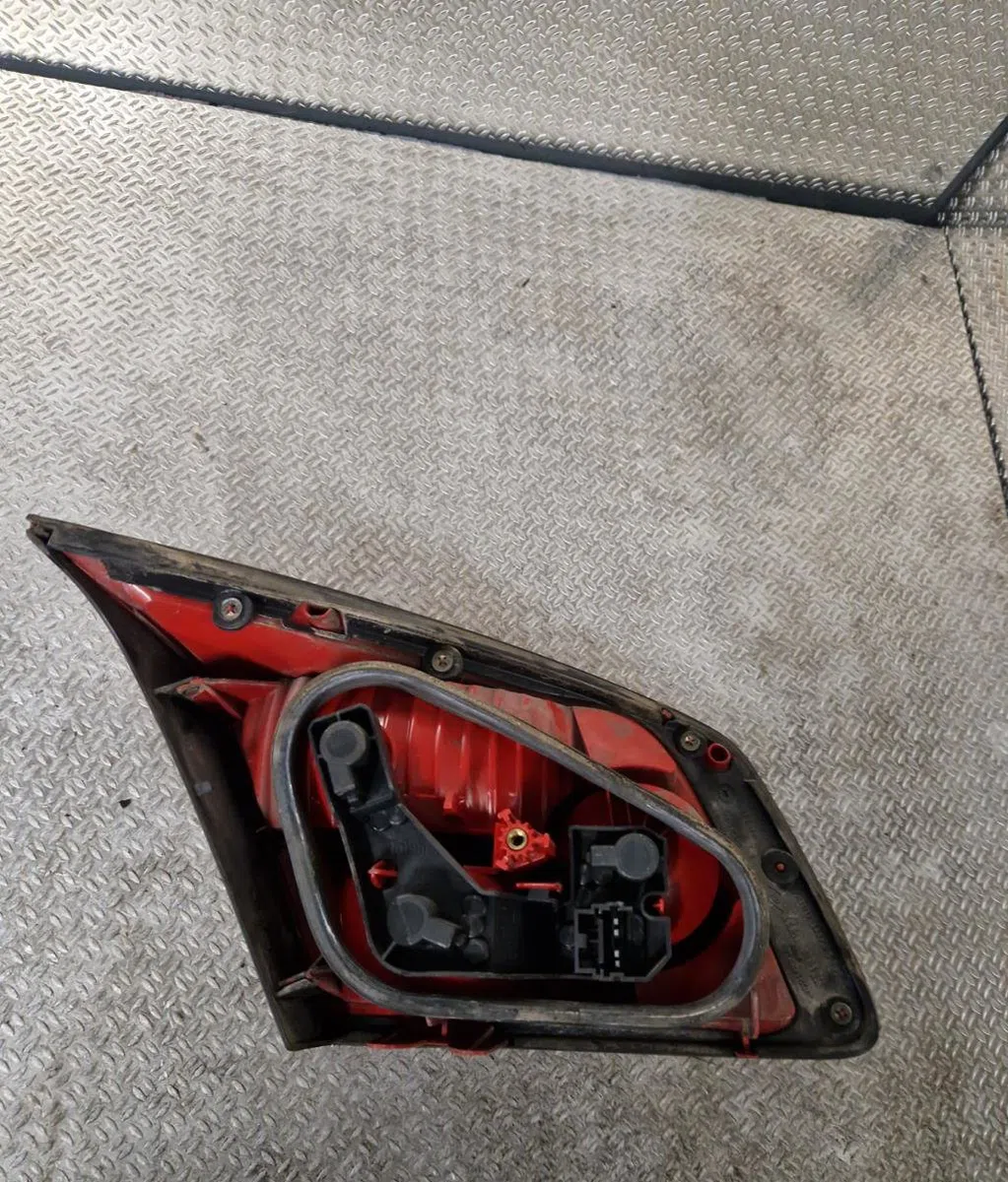 Feu arrière intérieur droit RENAULT VEL SATIS  VEL SATIS PHASE 1 occasion