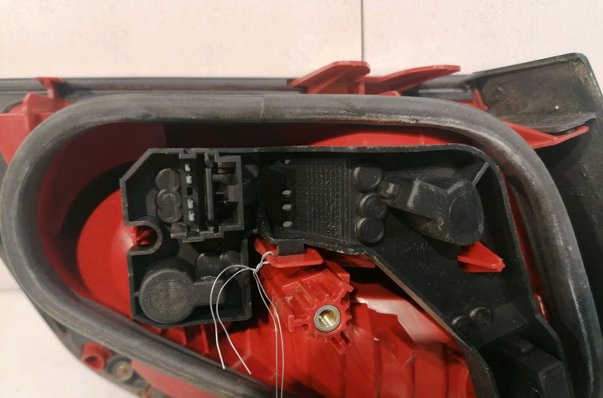Feu arrière intérieur droit RENAULT VELSATIS 2002 occasion