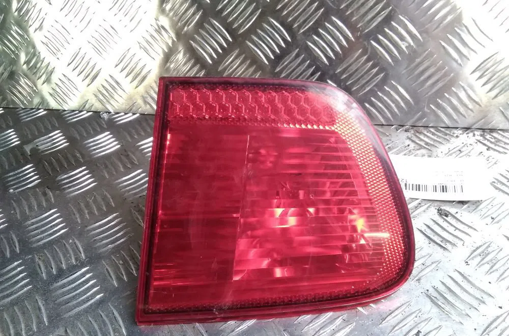 Feu arrière intérieur droit SEAT IBIZA II 2001 occasion