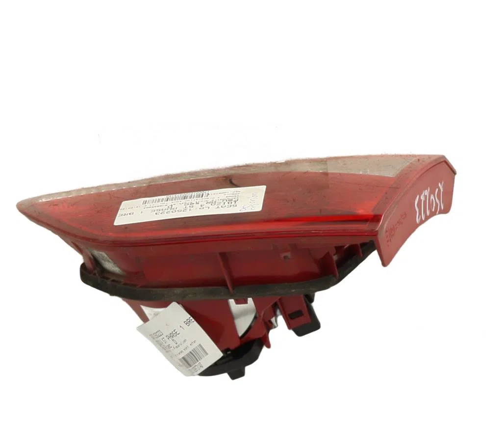 Feu arrière intérieur droit Seat IBIZA IV ST (6J8, 6P8) 1.6 tdi (2010-2015) occasion