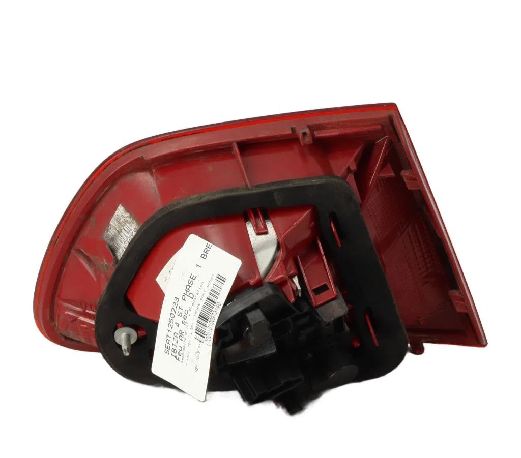 Feu arrière intérieur droit Seat IBIZA IV ST (6J8, 6P8) 1.6 tdi (2010-2015) occasion