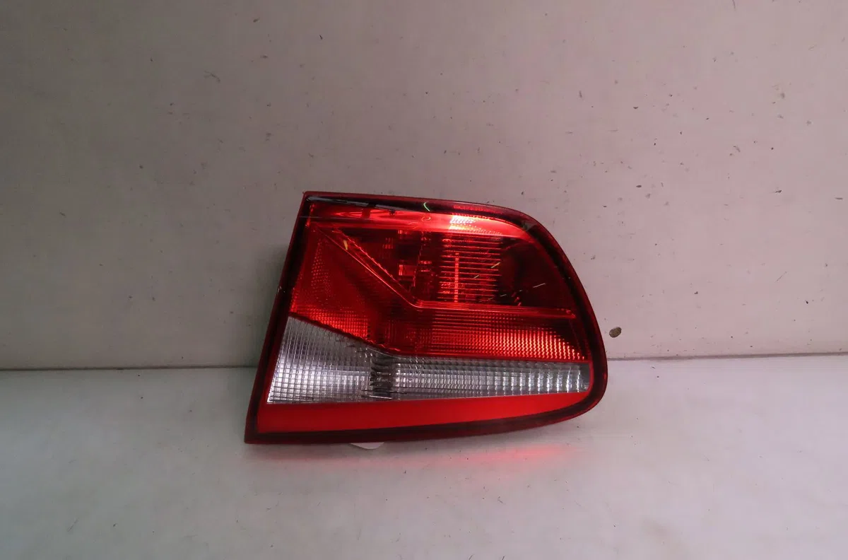 Feu arrière intérieur droit Seat IBIZA IV ST (6J8, 6P8) 1.6 tdi (2010-2015) occasion