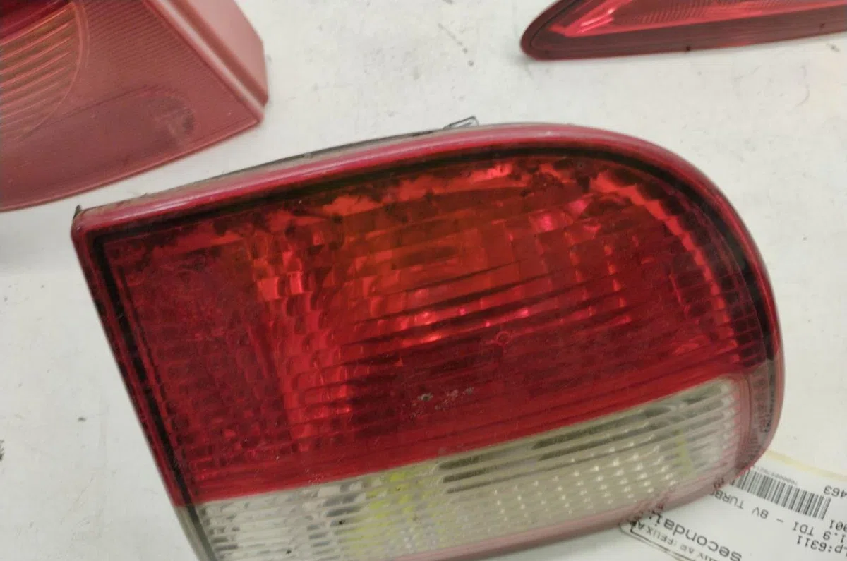 Feu arrière intérieur droit Seat LEON (1M1) 1.9 tdi (1999-2006) occasion