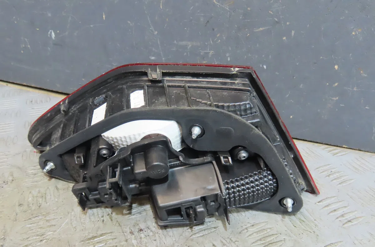 Feu arrière intérieur droit Seat LEON (5F1) 1.2 tsi (2012-2018) occasion
