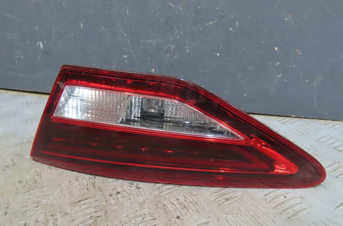 Feu arrière intérieur droit Seat LEON (5F1) 1.2 tsi (2012-2018) occasion