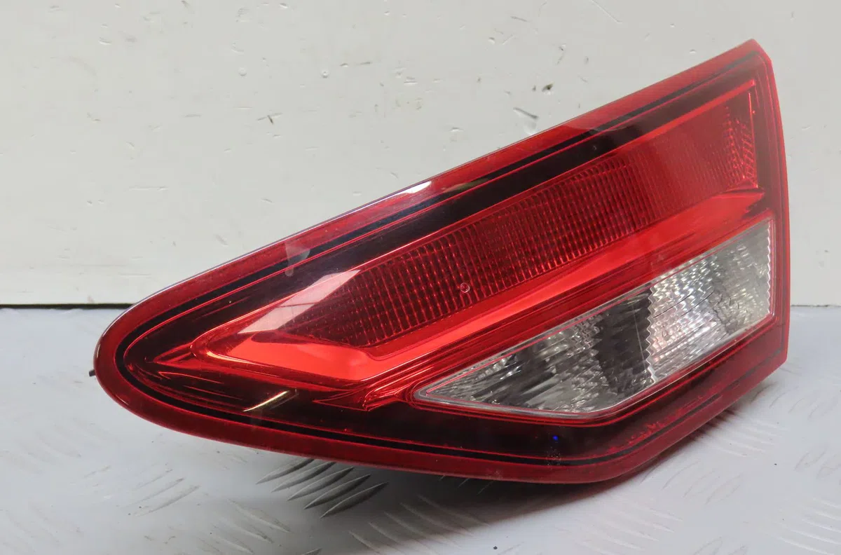 Feu arrière intérieur droit Seat LEON (5F1) 2.0 tdi (2012-2020) 5 portes occasion