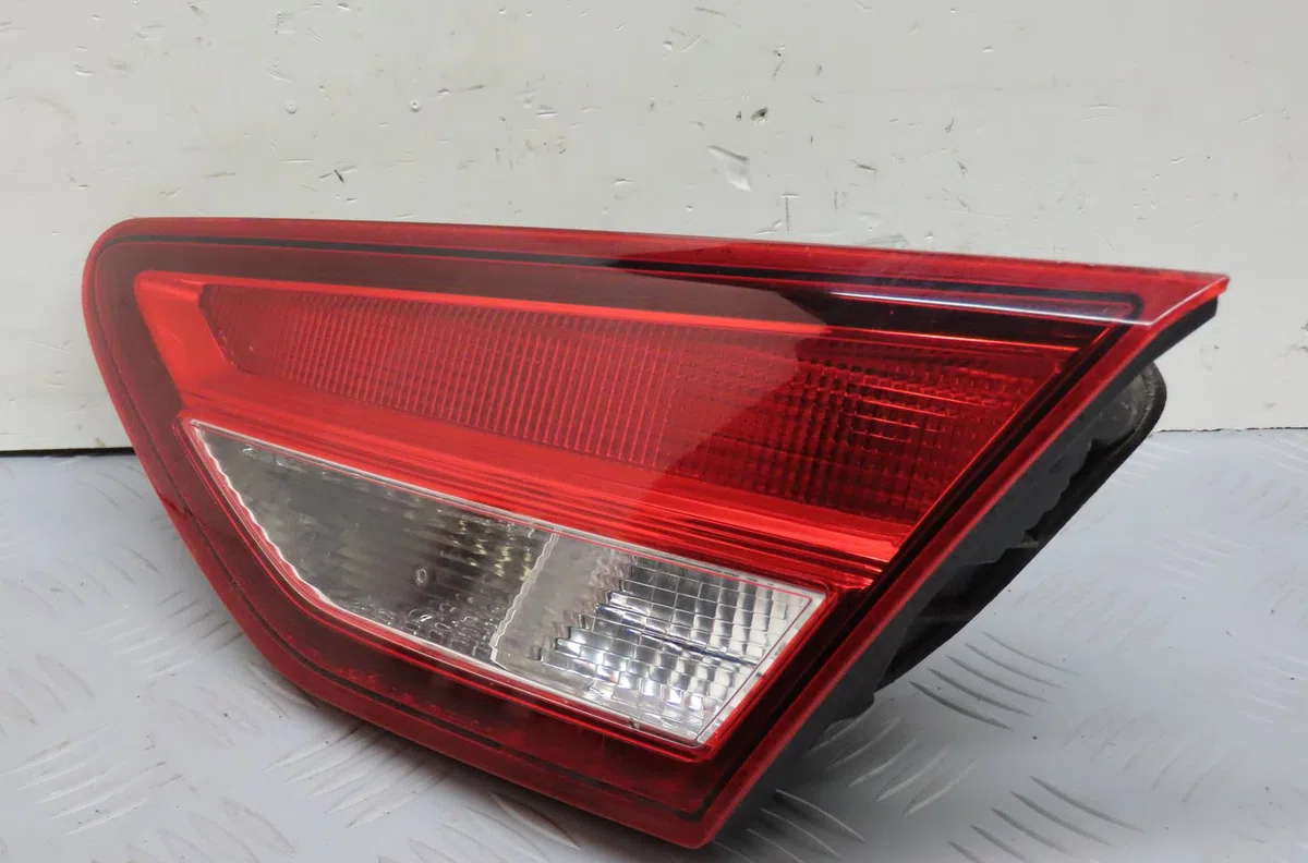 Feu arrière intérieur droit Seat LEON (5F1) 2.0 tdi (2012-2020) 5 portes occasion