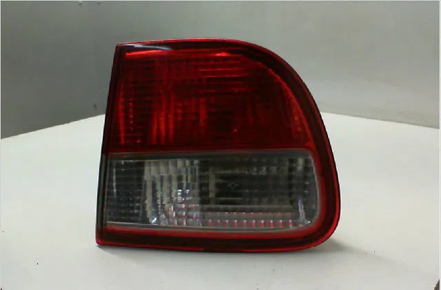 Feu arrière intérieur droit SEAT LEON I Phase 1 04-2000--10-2006 1.9 TDI 110ch occasion