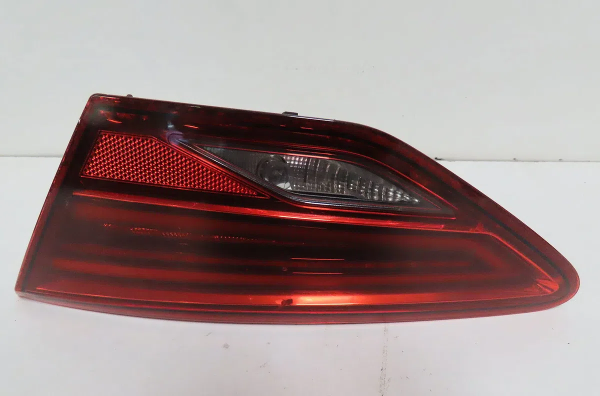 Feu arrière intérieur droit Seat LEON ST (5F8) 1.0 tsi (2015-2020) occasion