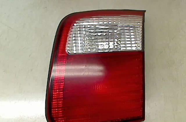 Feu arrière intérieur droit Subaru FORESTER (SF_) 2.0 s turbo awd (sf5) (1998-2001) occasion