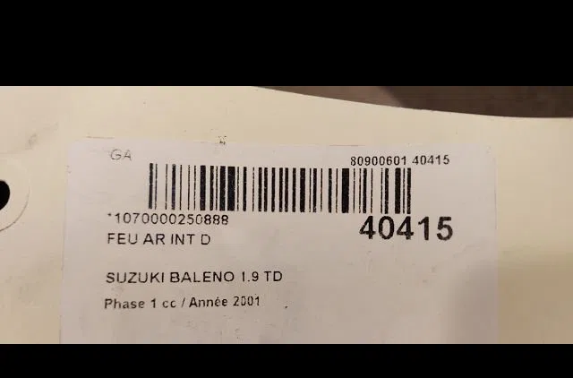 Feu arrière intérieur droit SUZUKI BALENO 2001 occasion
