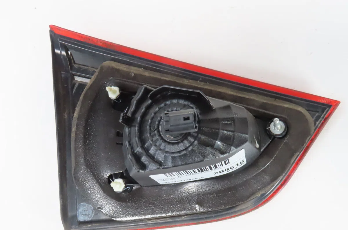 Feu arrière intérieur droit Suzuki SX4 S-CROSS (JY) 1.6 ddis allgrip (akk 416d) (2013) occasion