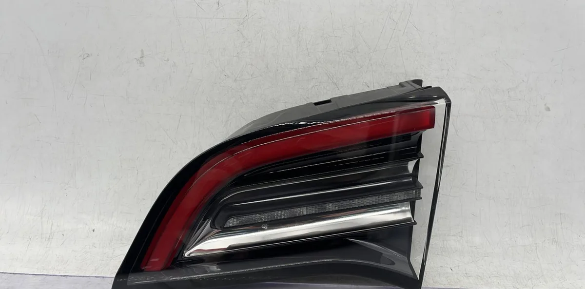 Feu arrière intérieur droit TESLA MODEL 3 5YJ3 occasion
