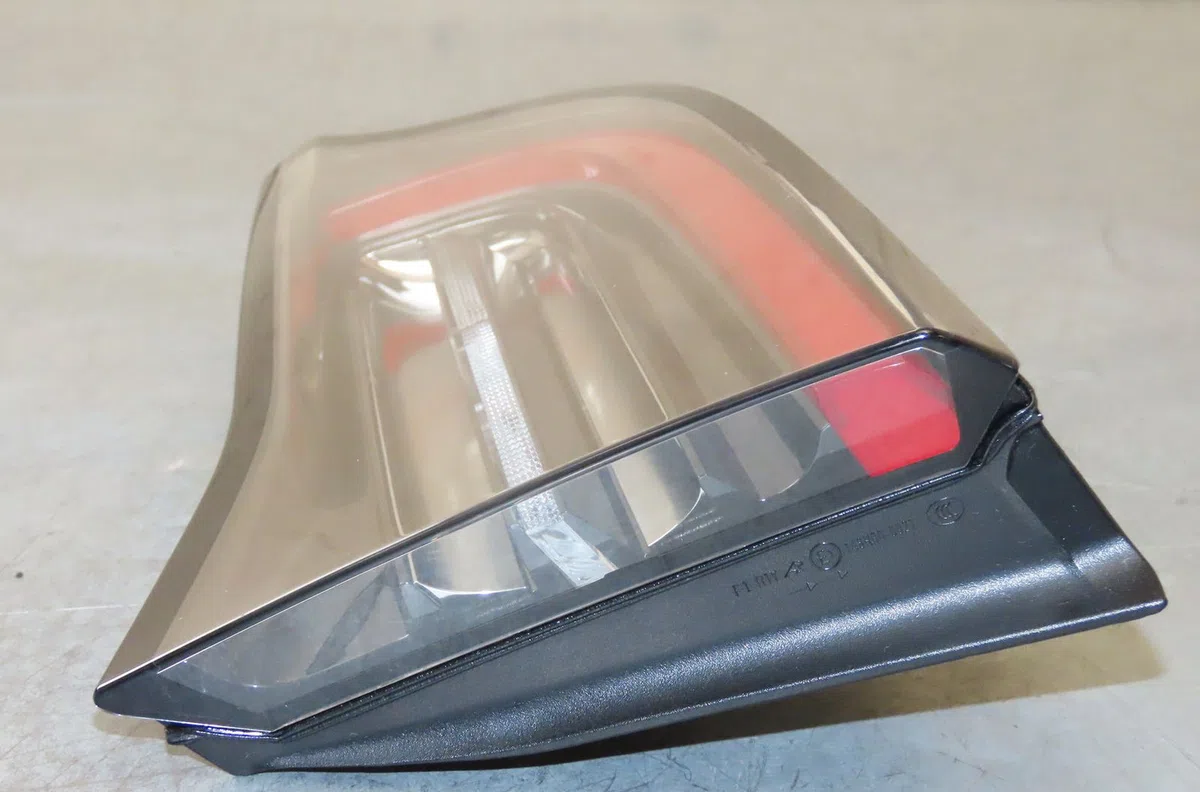 Feu arrière intérieur droit Tesla MODEL Y (5YJY) Ev (2019) occasion