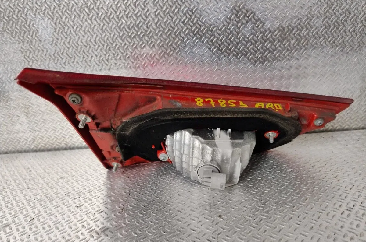 Feu arrière intérieur droit Toyota AURIS Break (_E18_) 1.8 hybrid (zwe186_) (2013-2018) occasion