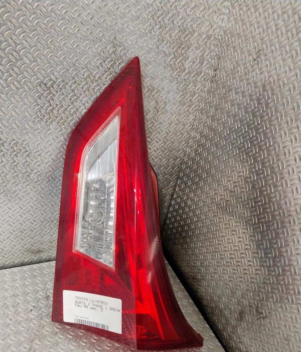 Feu arrière intérieur droit Toyota AURIS Break (_E18_) 1.8 hybrid (zwe186_) (2013-2018) occasion