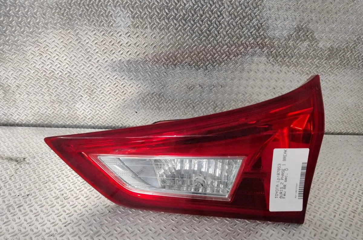 Feu arrière intérieur droit Toyota AURIS Break (_E18_) 1.8 hybrid (zwe186_) (2013-2018) occasion