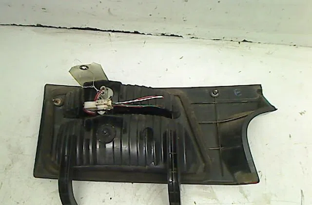 Feu arrière intérieur droit Toyota PREVIA II (_R3_) 2.0 d-4d (clr30_) (2001-2006) occasion