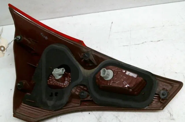 Feu arrière intérieur droit Toyota RAV 4 IV (_A4_) 2.0 d (ala40_) (2012-2018) occasion