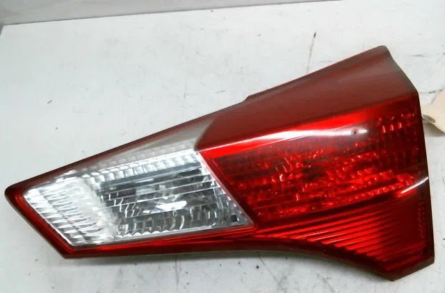 Feu arrière intérieur droit Toyota RAV 4 IV (_A4_) 2.0 d (ala40_) (2012-2018) occasion