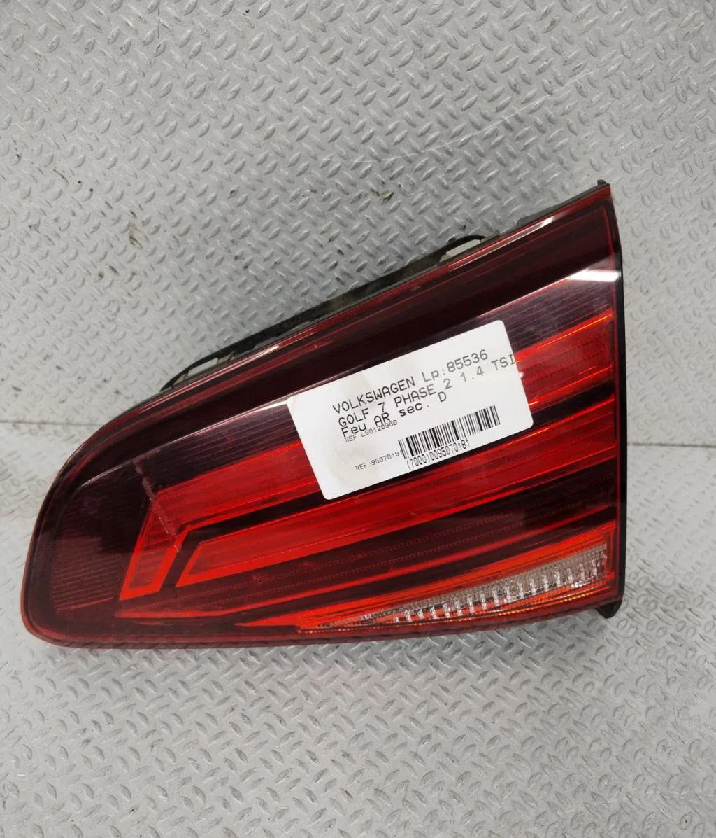 Feu arrière intérieur droit VOLKSWAGEN GOLF 7  GOLF 7 PHASE 2 occasion