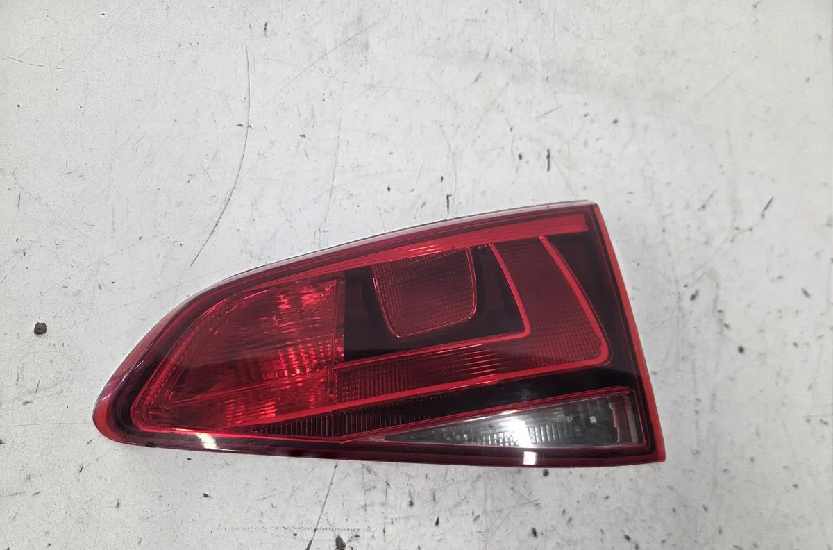 Feu arrière intérieur droit VOLKSWAGEN GOLF 7 PHASE 1 occasion