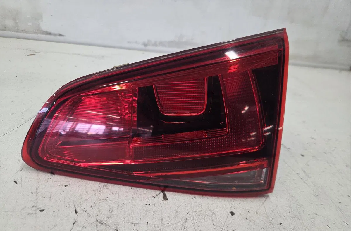Feu arrière intérieur droit VOLKSWAGEN GOLF 7 PHASE 1 occasion