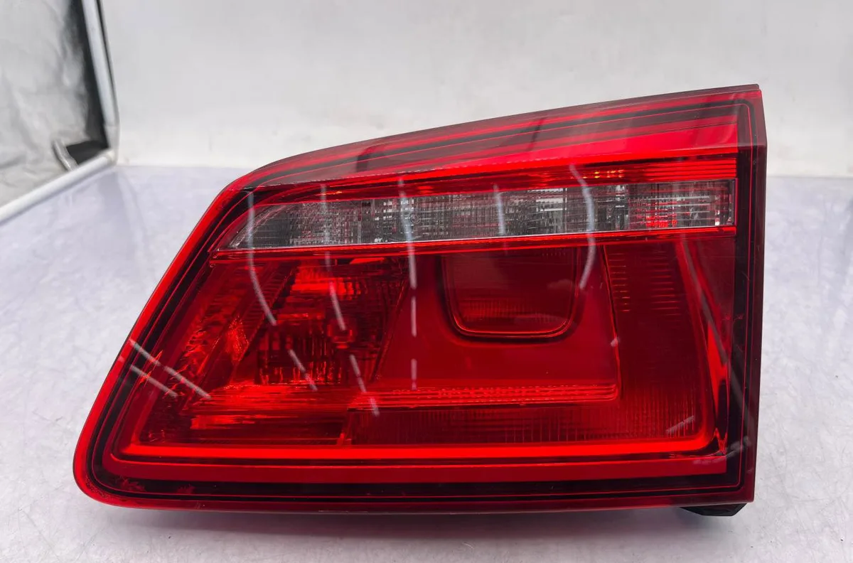 Feu arrière intérieur droit VOLKSWAGEN GOLF SPORTSVAN PHASE 1 occasion