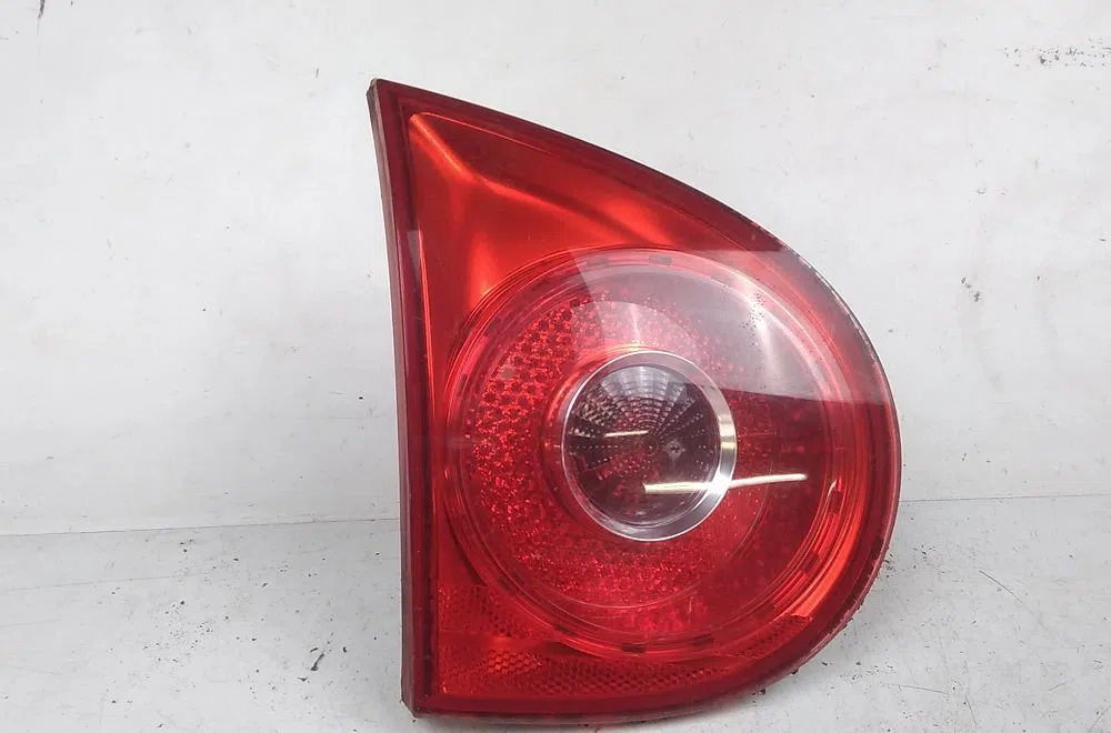 Feu arrière intérieur droit VOLKSWAGEN GOLF V 2005 occasion