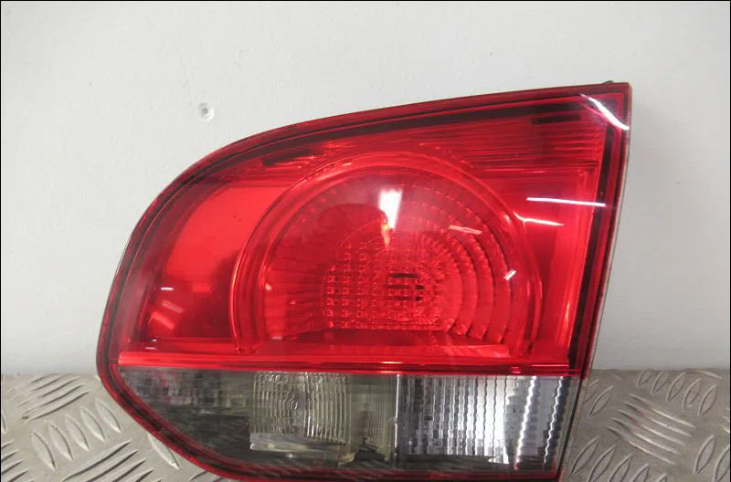 Feu arrière intérieur droit Volkswagen GOLF VI (5K1) 1.6 tdi (2009-2012) 5 portes occasion
