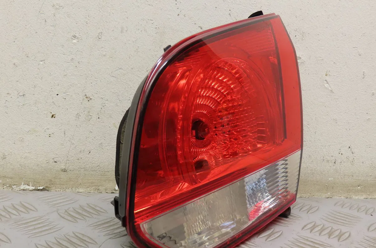 Feu arrière intérieur droit Volkswagen GOLF VI (5K1) 2.0 tdi 4motion (2009-2012) occasion