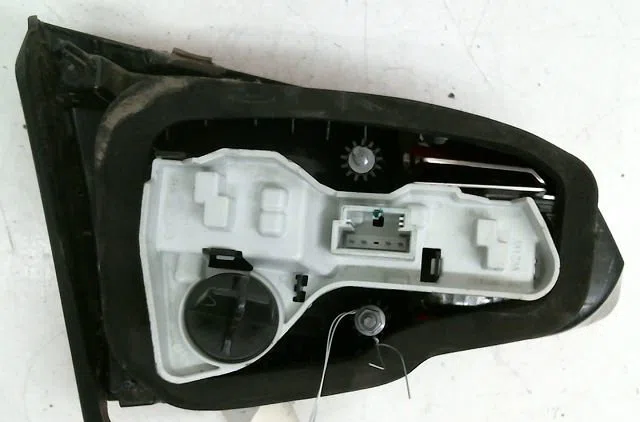 Feu arrière intérieur droit Volkswagen GOLF VII (5G1, BQ1, BE1, BE2) 1.2 tsi (2012-2017) occasion