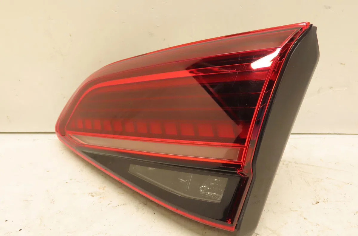 Feu arrière intérieur droit Volkswagen GOLF VII (5G1, BQ1, BE1, BE2) 1.4 gte hybrid (2014-2020) occasion