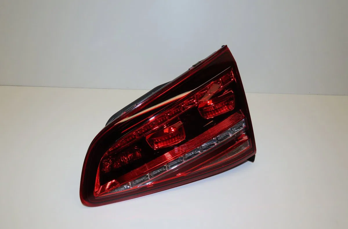 Feu arrière intérieur droit Volkswagen GOLF VII (5G1, BQ1, BE1, BE2) 1.4 tsi (2014-2020) occasion