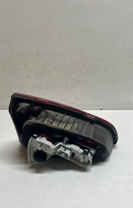 Feu arrière intérieur droit Volkswagen GOLF VII (5G1, BQ1, BE1, BE2) 1.6 tdi (2012-2017) occasion