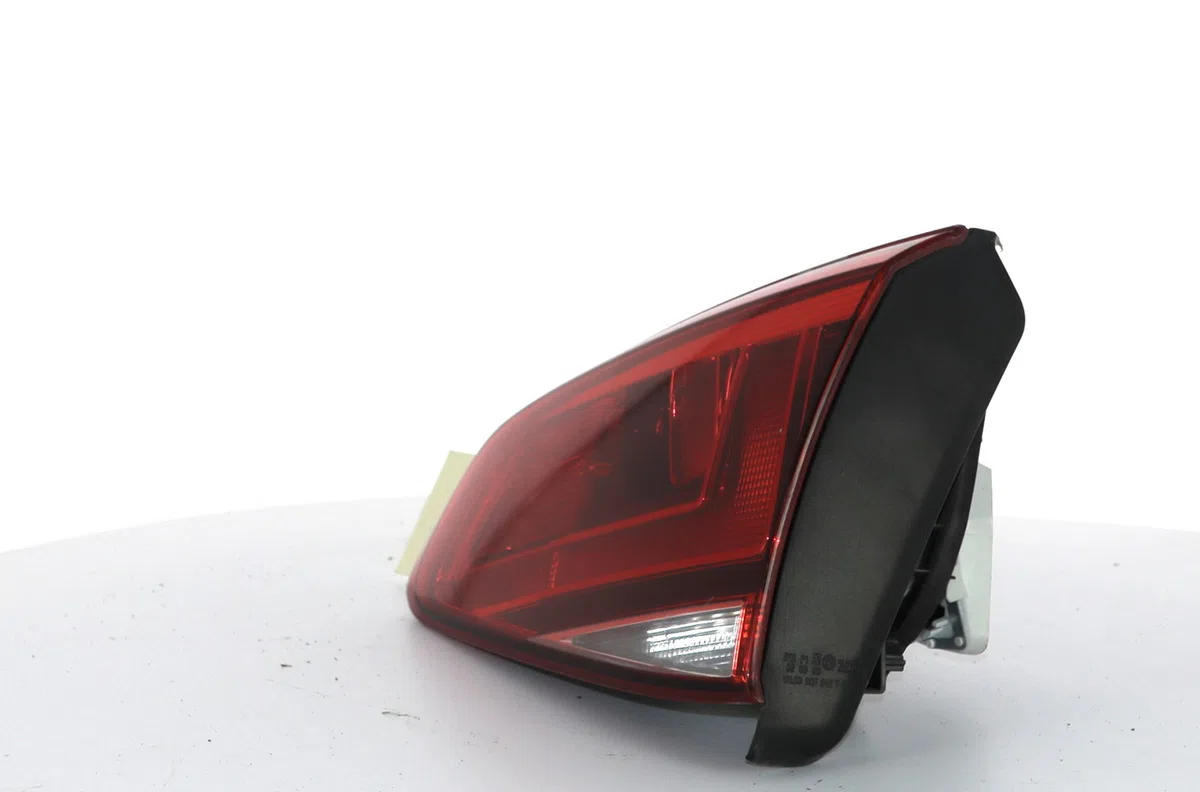 Feu arrière intérieur droit Volkswagen GOLF VII (5G1, BQ1, BE1, BE2) 1.6 tdi (2012-2017) occasion