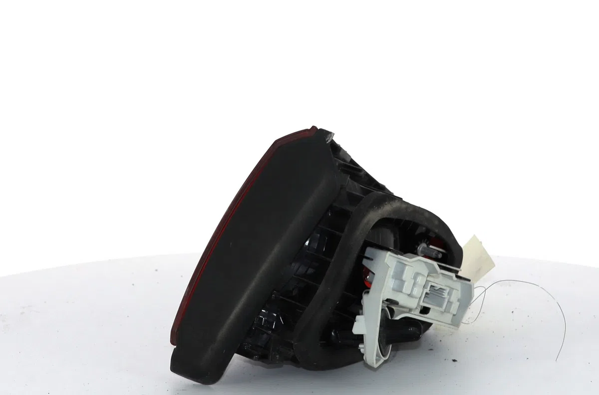 Feu arrière intérieur droit Volkswagen GOLF VII (5G1, BQ1, BE1, BE2) 1.6 tdi (2012-2017) occasion