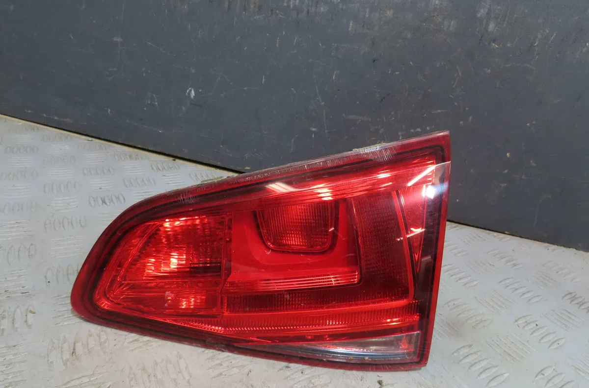 Feu arrière intérieur droit Volkswagen GOLF VII (5G1, BQ1, BE1, BE2) 1.6 tdi (2012-2017) occasion